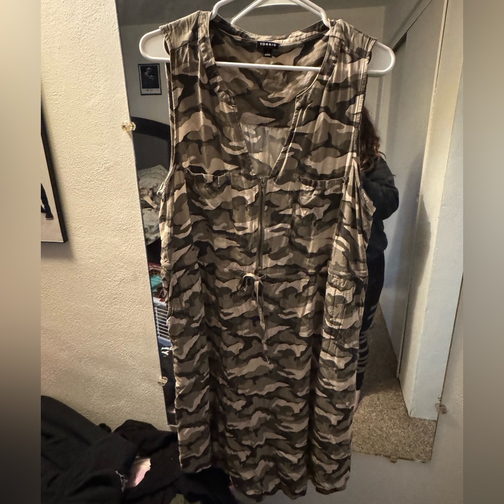 Torrid size 1 (14-16) Camo Sleeveless Romper only worn twice